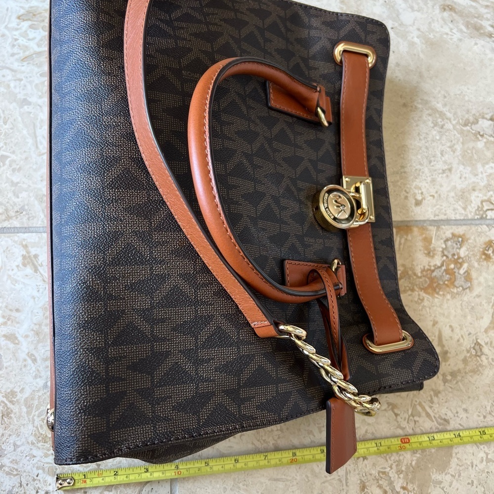 LIKE NEW! MICHAEL Michael Kors Hamilton MK
Logo Satchel - Picture 14 of 15